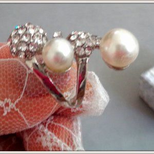 Elegant Pearl & Crystal Ladys Ring  Size 8